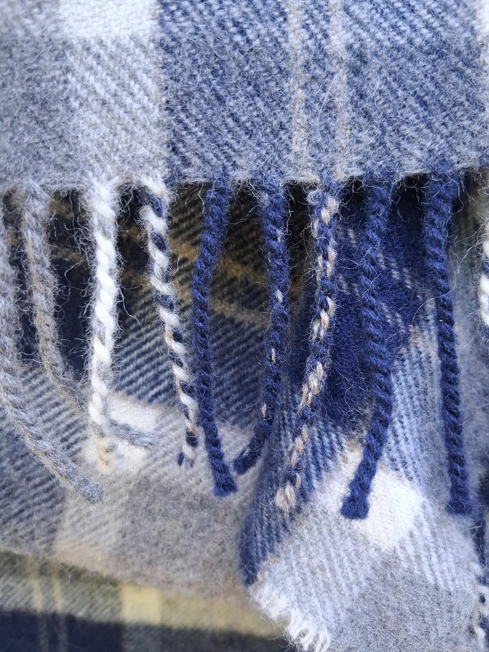 Brooks Brothers Blue Plaid Lambswool Scarf With Tassles Made In Scotland 11.5x62